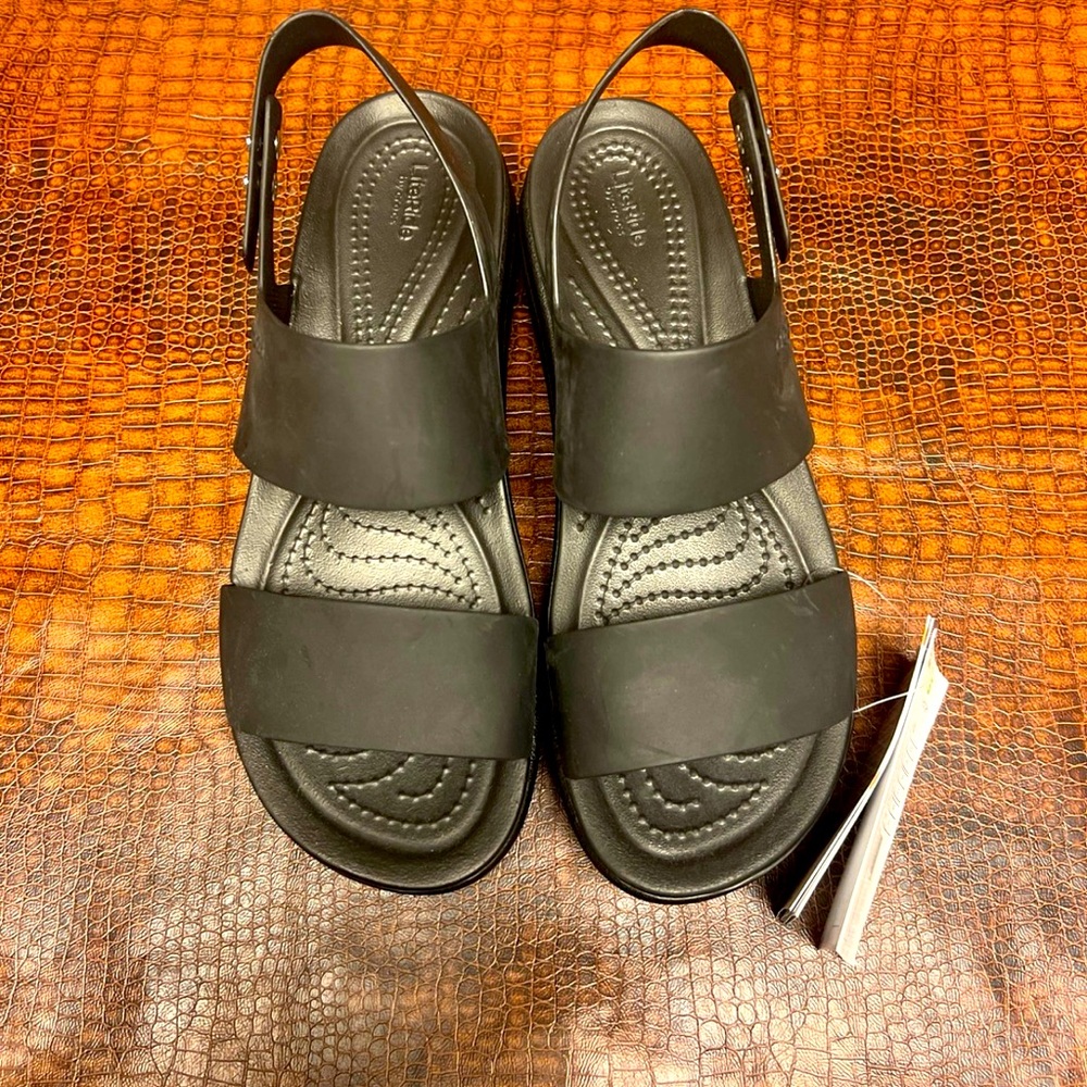 Crocs Brooklyn Low Wedge NWT Size 7